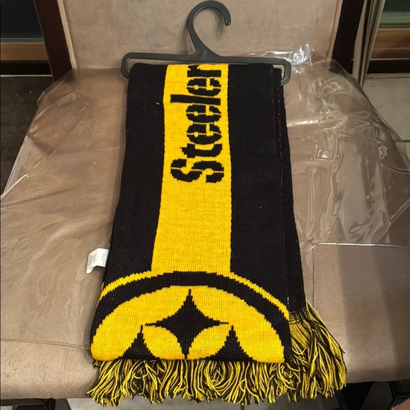 NFL Steelers🎉HP🎉Black and Yellow Scarf with Fringe - Picture 2 of 8